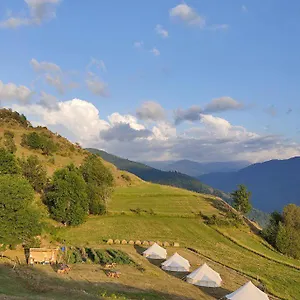 Tente de luxe Lodg'ing Secret Camp Ariège, Lordat